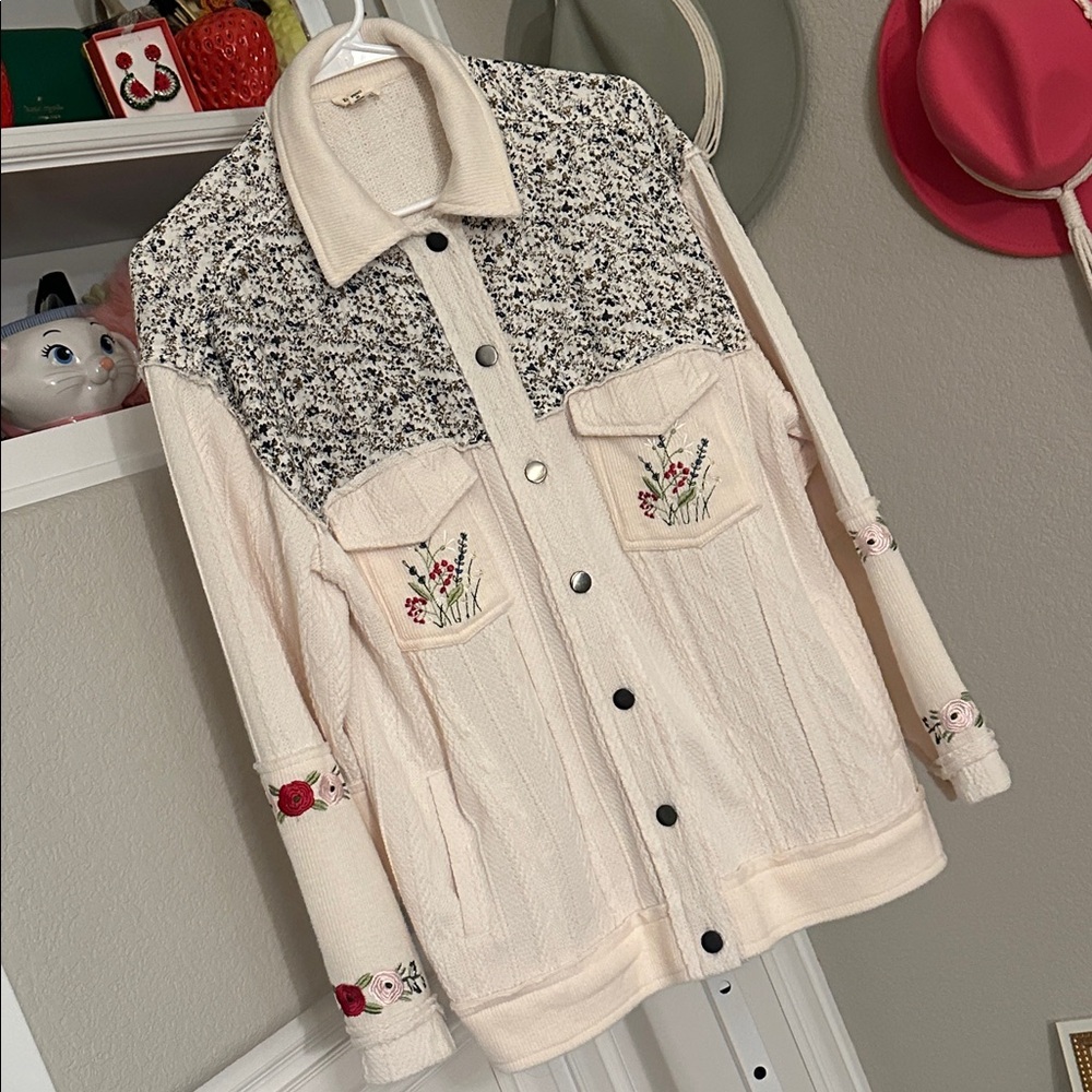POL Floral Embroidered Women's Jacket - Picture 3 of 15